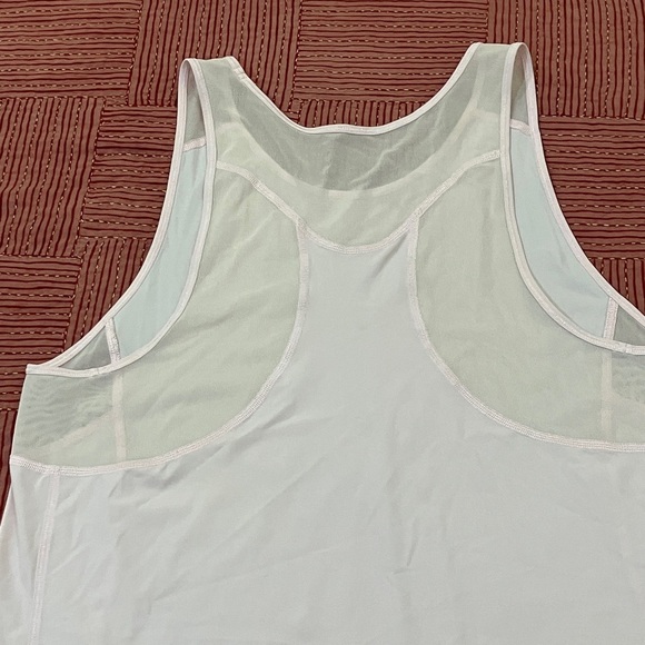 Lululemon Women's light pink Sleeveless exercise tank Top - Picture 4 of 14